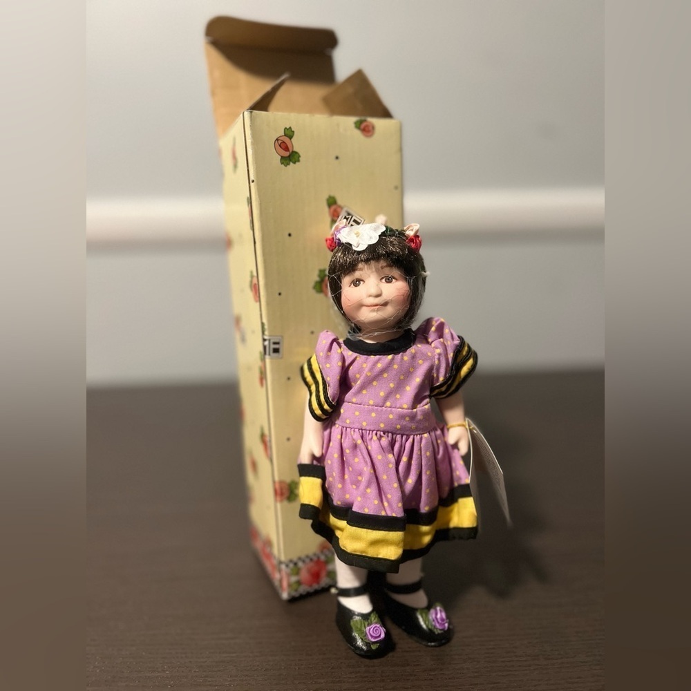 Mary Engelbreit The Good Company Rebecca  8” Porcelain Doll Vintage with tag - Picture 3 of 12